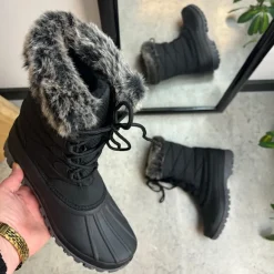 Vinterstøvle med vandtæt gummimembran nederst på støvlen