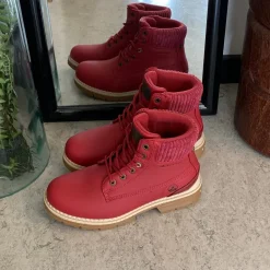 Whistler rød vinterstøvle med let foer og smarte detaljer