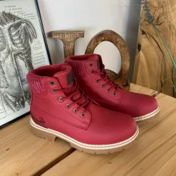 Whistler rød vinterstøvle med let foer og smarte detaljer