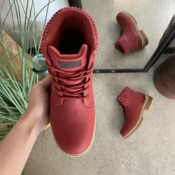 Whistler rød vinterstøvle med let foer og smarte detaljer