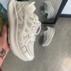 Woden letvægts sneakers med god svangstøtte